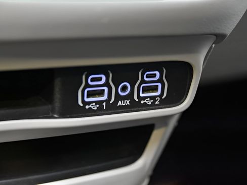 Used 2023 Chrysler Voyager LX FWD image 26