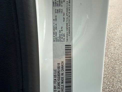 Used 2025 Chrysler Pacifica Limited FWD image 35