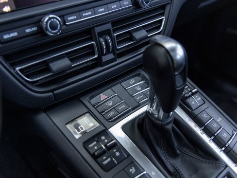 Certified 2021 Porsche Macan AWD/4WD image 42