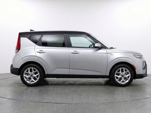 Used 2025 Kia Soul LX w/ LX Technology Package image 11