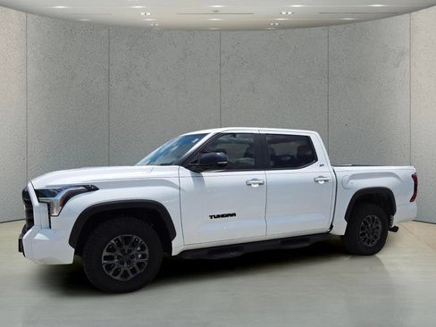 Used 2025 Toyota Tundra SR5 w/ SR5 Premium Package RWD image 11