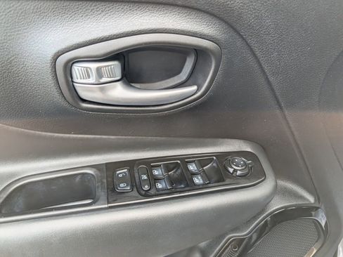 Used 2020 Jeep Renegade Altitude image 24