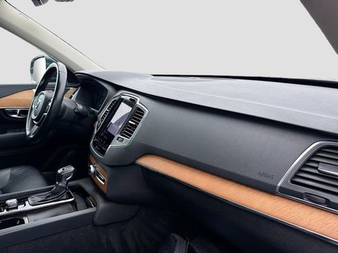 Used 2021 Volvo XC90 T6 Momentum image 29