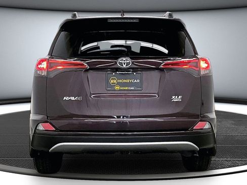 Used 2018 Toyota RAV4 XLE AWD/4WD image 5