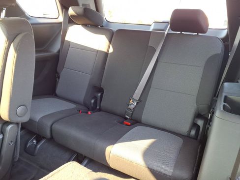 Used 2023 Chevrolet Traverse LT FWD image 19