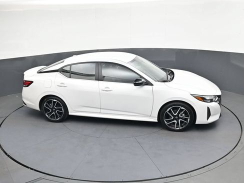 Used 2025 Nissan Sentra SR FWD image 33