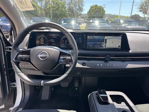 Used 2024 Nissan Ariya AWD image 15
