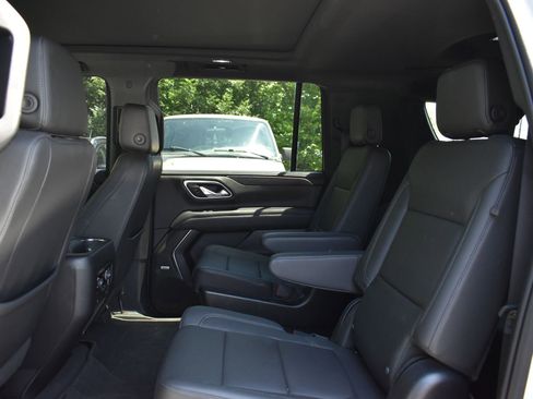 Used 2023 Chevrolet Suburban Z71 w/ Luxury Package AWD/4WD image 16