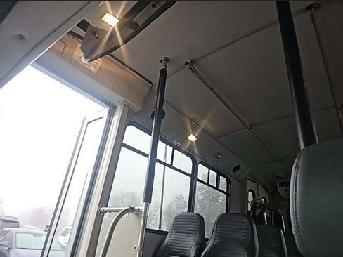 Used 2012 Ford F550 2WD Regular Cab Super Duty w/ Payload Upgrade Pkg image 9