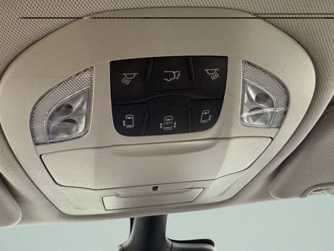 Used 2024 Chrysler Pacifica Touring-L FWD image 27