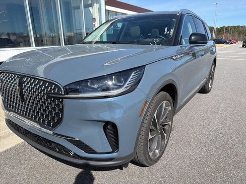 Used 2025 Lincoln Aviator Reserve w/ Equipment Group 201A image 9