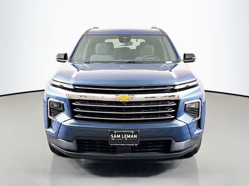 Used 2024 Chevrolet Traverse LT w/ Trailering Package FWD image 2