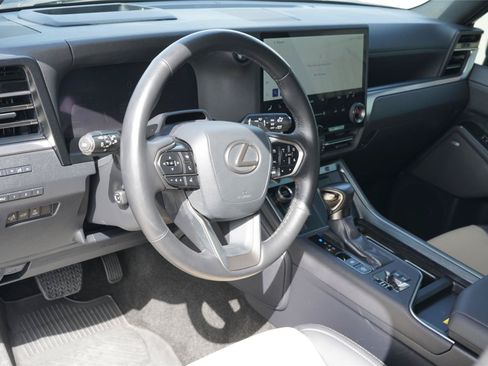 Used 2024 Lexus GX 550 AWD/4WD image 9