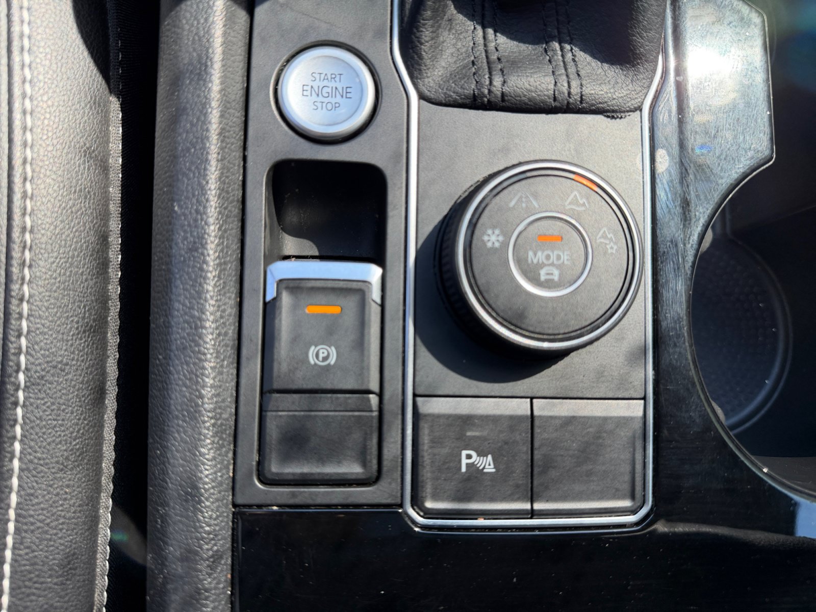 Used 2021 Volkswagen Atlas SEL AWD/4WD image 25