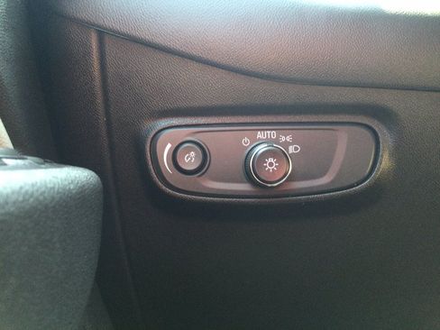 Used 2021 Chevrolet Equinox LS w/ LS Convenience Package AWD/4WD image 40
