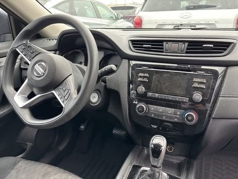 Used 2017 Nissan Rogue S image 6
