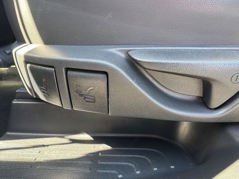 Used 2024 Toyota Highlander XLE AWD/4WD image 15