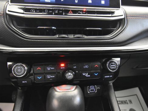 Used 2024 Jeep Compass Trailhawk AWD/4WD image 25