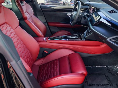 Used 2022 Audi e-tron GT Prestige w/ Prestige Package image 18