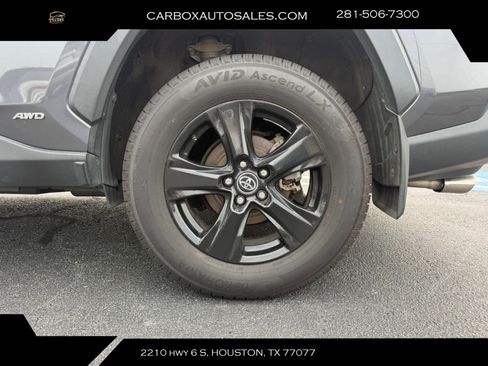 Used 2020 Toyota RAV4 XLE AWD/4WD image 28