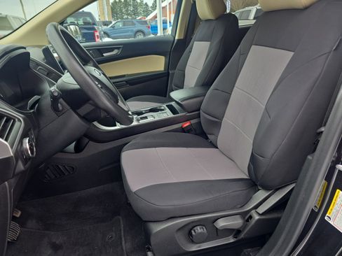 Used 2024 Ford Edge SE image 9