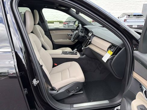New 2026 Volvo XC90 T8 Plus AWD/4WD image 21
