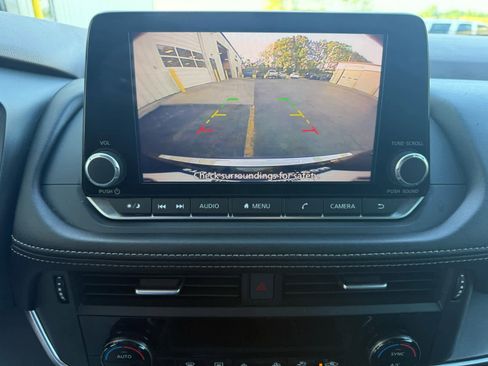 Used 2023 Nissan Rogue SV AWD/4WD image 16