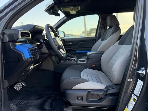 Used 2025 Toyota Tacoma TRD Sport image 4