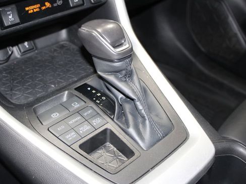 Used 2022 Toyota RAV4 XLE Premium image 44