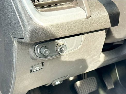 Used 2022 GMC Terrain SLE image 11