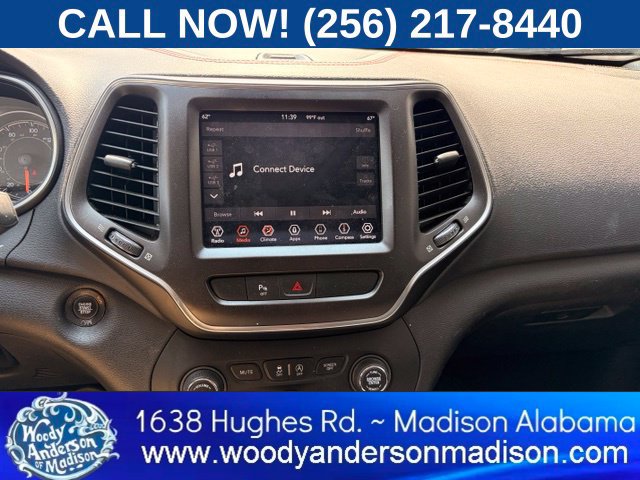 Used 2019 Jeep Cherokee Trailhawk AWD/4WD image 11