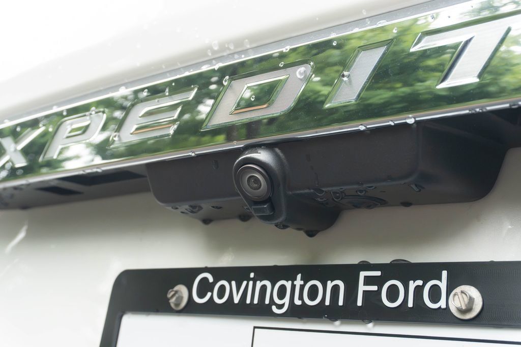 Used 2020 Ford Expedition XLT w/ Equipment Group 202A RWD image 11