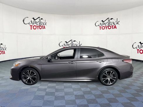 Used 2020 Toyota Camry SE FWD image 5