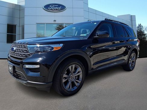 Certified 2024 Ford Explorer XLT w/ Equipment Group 202A AWD/4WD image 4