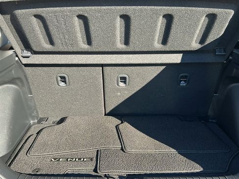 Used 2024 Hyundai Venue SEL image 25