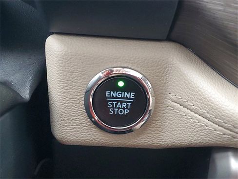 Used 2022 Ford Expedition Limited image 25