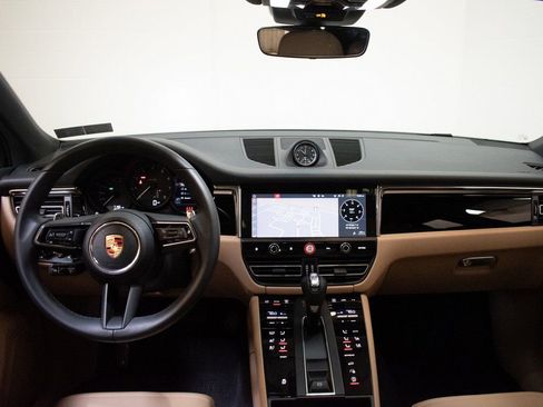 Certified 2025 Porsche Macan image 23