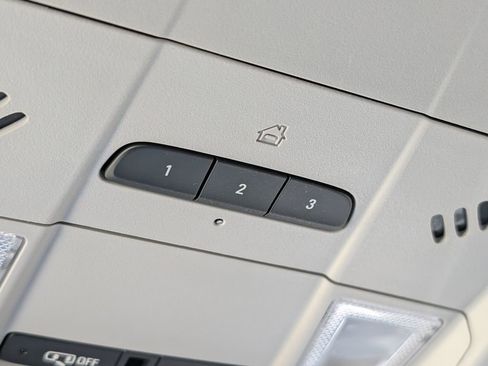 Used 2019 Chevrolet Equinox Premier image 36