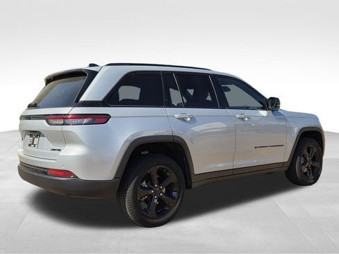 Used 2025 Jeep Grand Cherokee Limited w/ Black Appearance Package RWD image 6