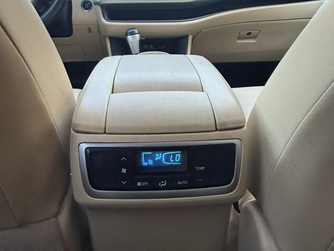 Used 2017 Toyota Highlander XLE AWD/4WD image 11