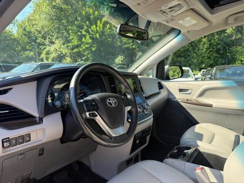 Used 2015 Toyota Sienna XLE Premium AWD/4WD image 10
