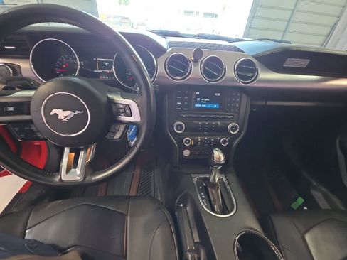 Used 2016 Ford Mustang Coupe RWD image 4