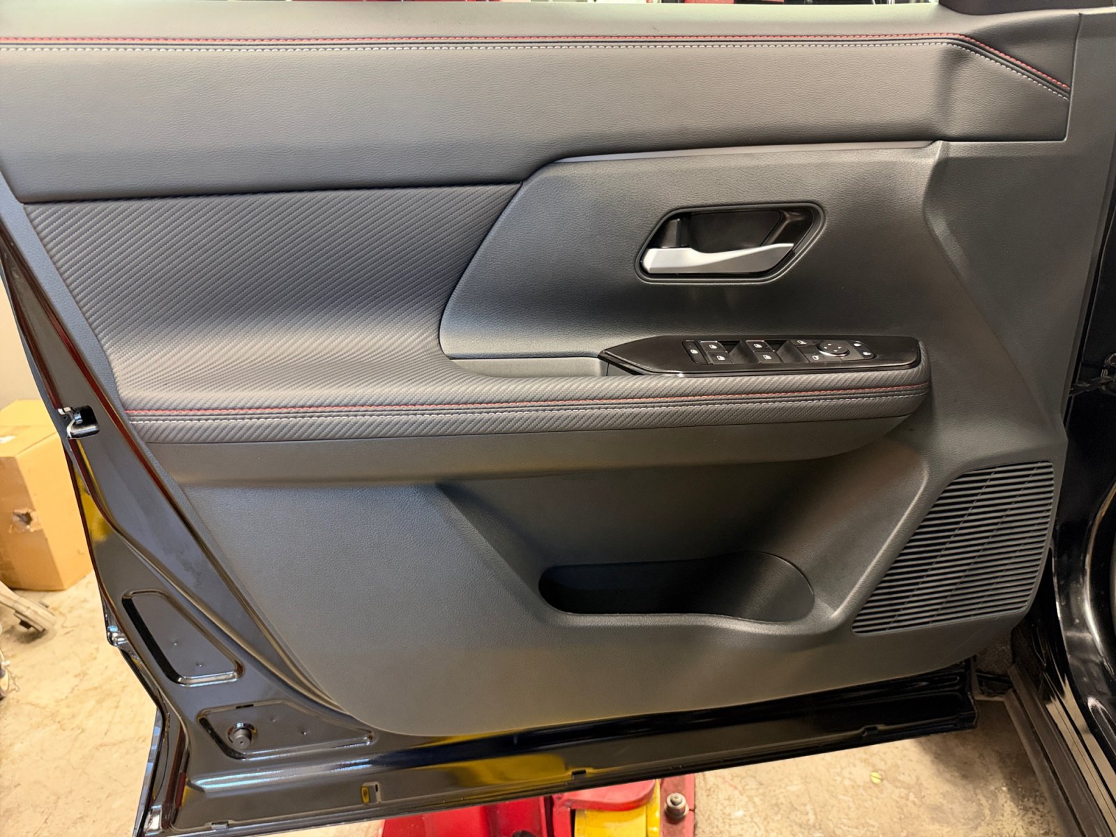 Used 2026 Nissan Kicks SR FWD image 25