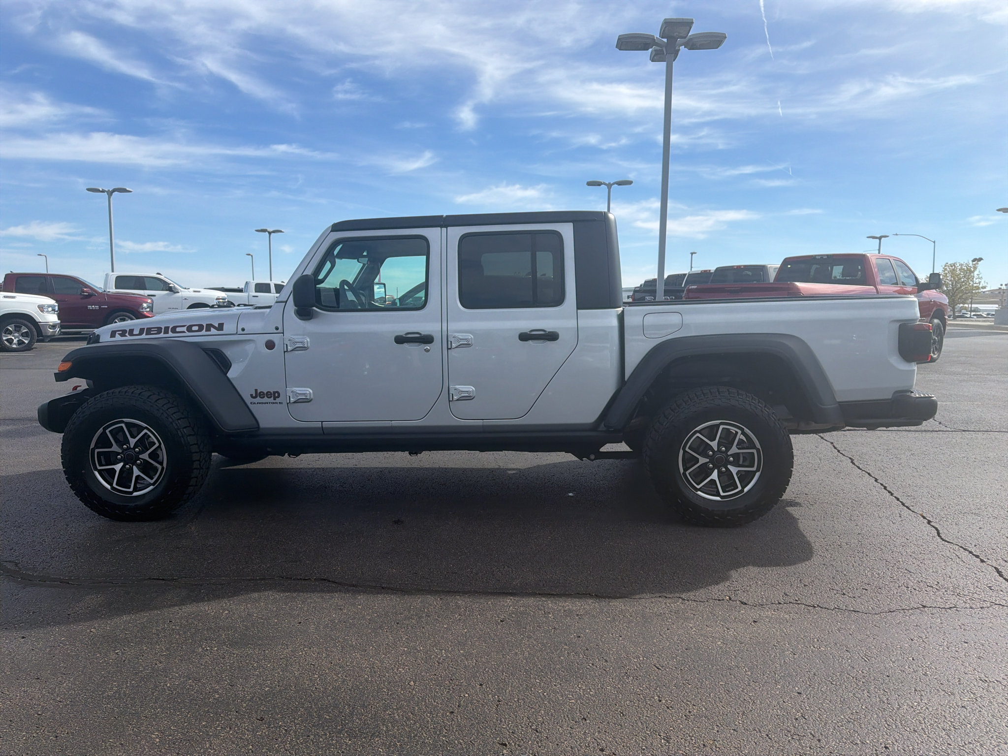 Used 2024 Jeep Gladiator Rubicon w/ Convenience Group AWD/4WD image 8