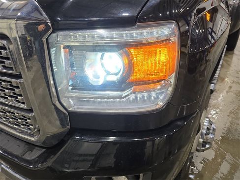 Used 2019 GMC Sierra 3500 Denali w/ Duramax Plus Package image 31