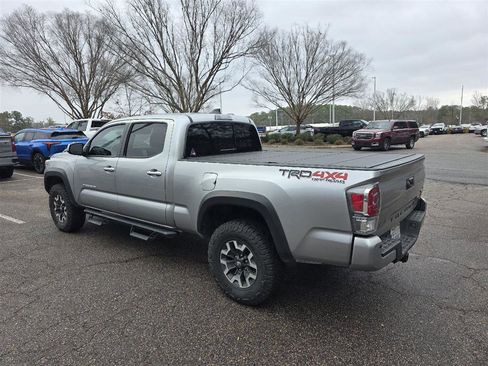 Used 2023 Toyota Tacoma TRD Off-Road image 2