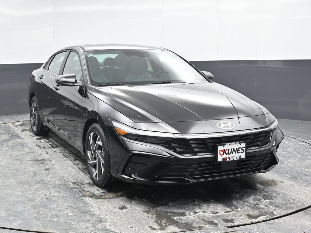 Used 2026 Hyundai Elantra Limited w/ Cargo Package FWD image 5