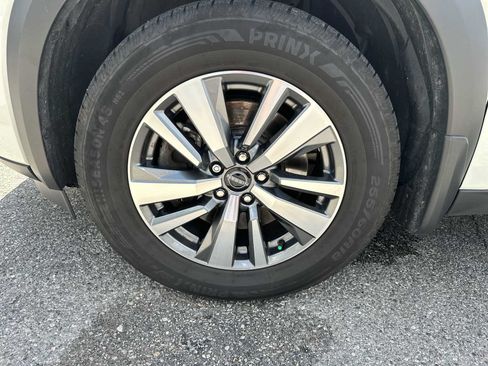 Used 2023 Nissan Pathfinder SL AWD/4WD image 12
