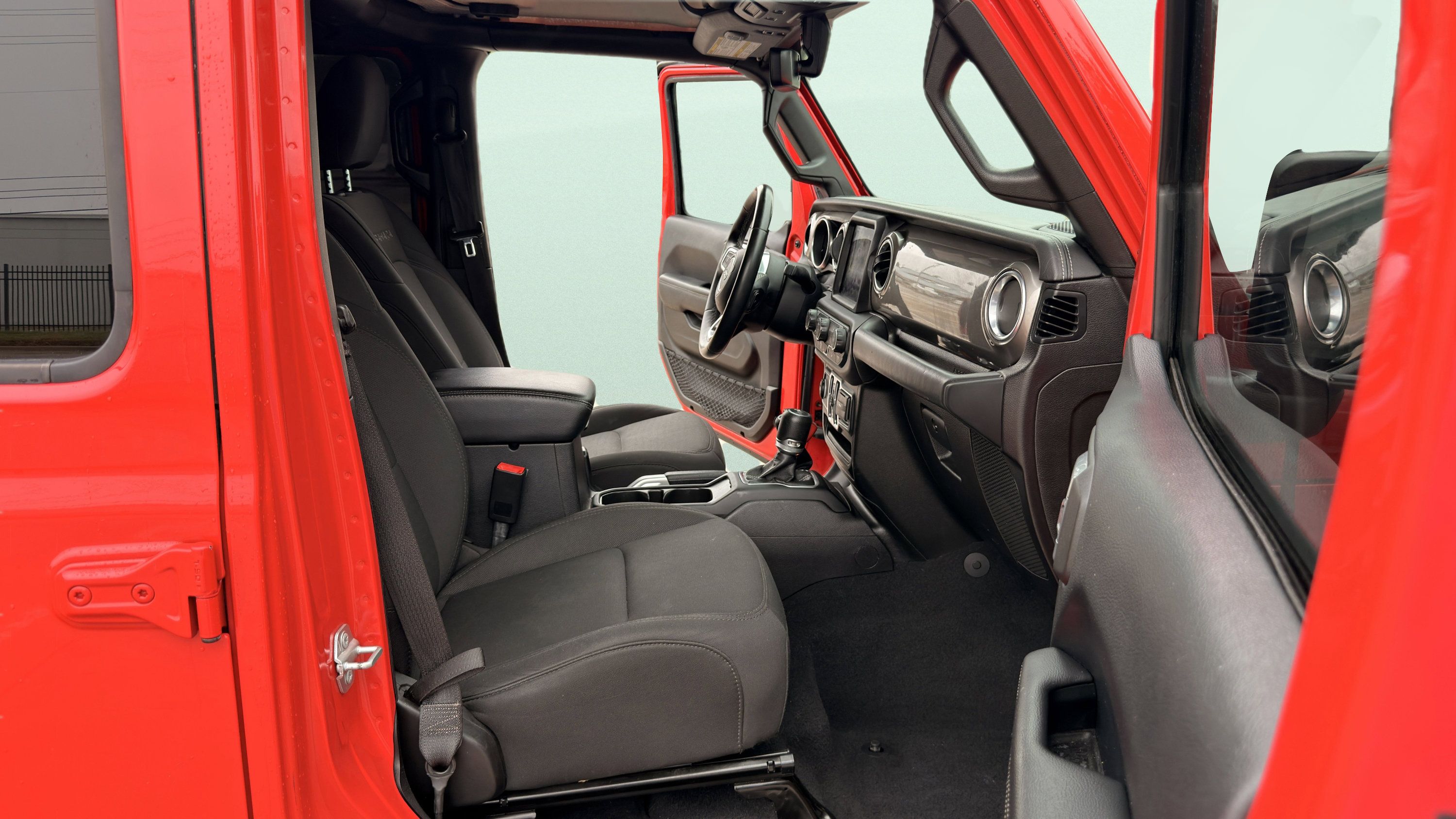 Used 2018 Jeep Wrangler Unlimited Sahara w/ Uconnect 4C Nav & Sound Group AWD/4WD image 38