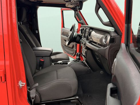 Used 2018 Jeep Wrangler Unlimited Sahara w/ Uconnect 4C Nav & Sound Group AWD/4WD image 38